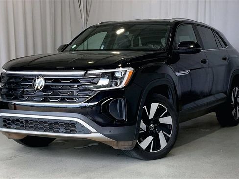 Used 2025 Volkswagen Atlas Cross Sport SE FWD image 2