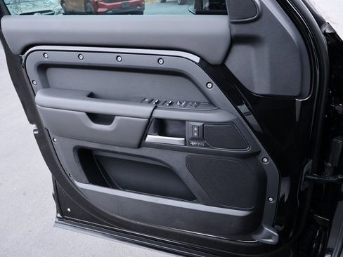 Certified 2025 Land Rover Defender 110 X-Dynamic SE image 38