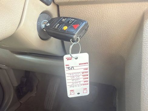 Used 2005 Volvo XC90 2.5T image 36