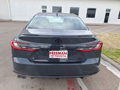 Used 2025 Toyota Camry SE image 5