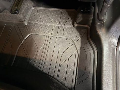 Used 2022 Chevrolet TrailBlazer RS w/ Technology Package image 22