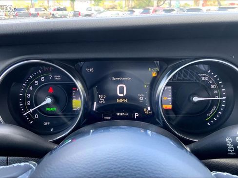 Used 2022 Jeep Wrangler Unlimited Sahara w/ Cold Weather Group AWD/4WD image 25