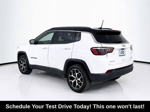 Used 2025 Jeep Compass Limited AWD/4WD image 5
