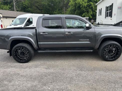 Used 2018 Toyota Tacoma Limited AWD/4WD image 5