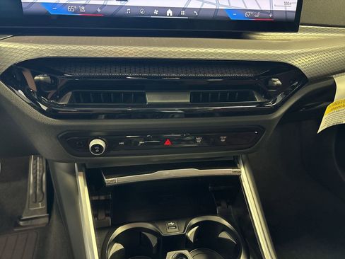 Used 2025 BMW 330i Sedan w/ M Sport Package image 34