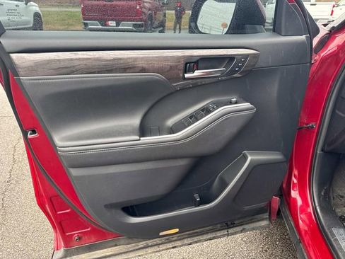 Used 2020 Toyota Highlander Limited image 20