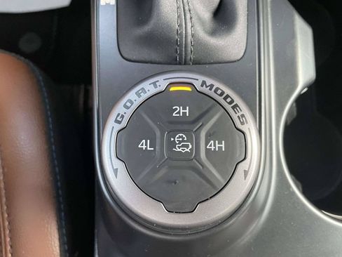 Used 2024 Ford Bronco Outer Banks AWD/4WD image 24