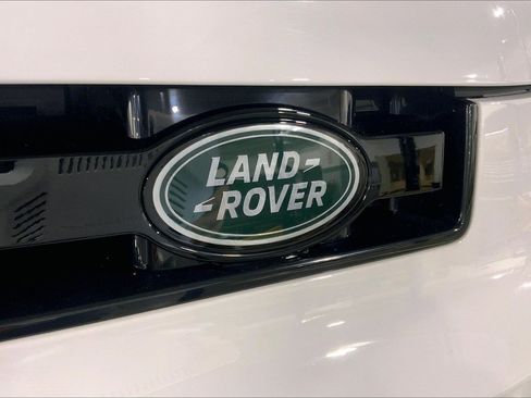 Used 2025 Land Rover Defender 130 X-Dynamic SE image 31