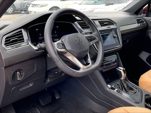 Used 2022 Volkswagen Tiguan SE image 18