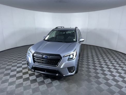 Used 2022 Subaru Forester Limited image 3