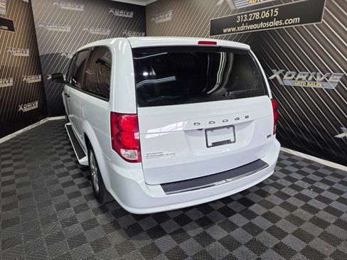 Used 2019 Dodge Grand Caravan SE image 11