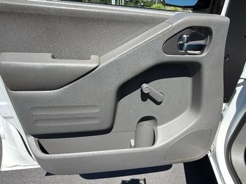 Used 2015 Nissan Frontier S RWD image 17