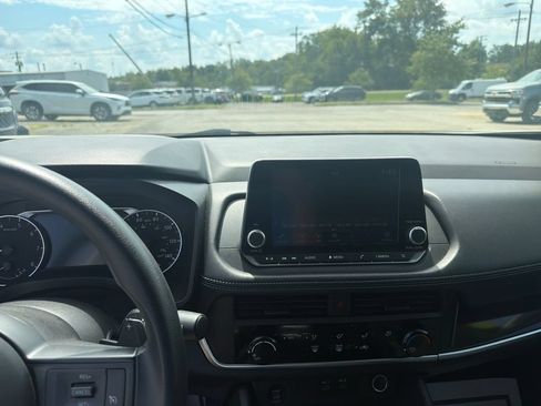 Used 2024 Nissan Rogue S AWD/4WD image 21