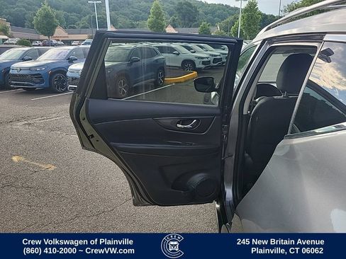 Used 2018 Nissan Rogue SV AWD/4WD image 46