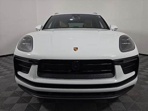 Certified 2025 Porsche Macan image 10