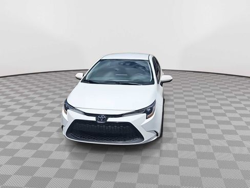 Used 2022 Toyota Corolla LE FWD image 3