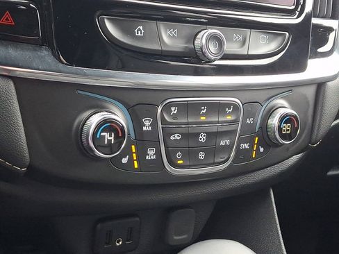 Certified 2023 Chevrolet Traverse LT image 16