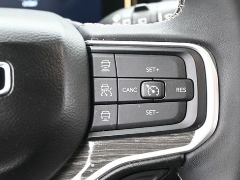 Used 2022 Jeep Wagoneer Series III w/ Premium Group I AWD/4WD image 20