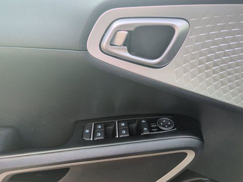 Used 2022 Kia Soul LX w/ Technology Package image 10