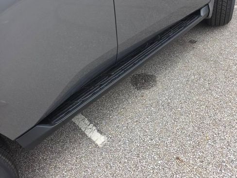 New 2025 Nissan Armada SL w/ Captain's Chari Seat Package image 19