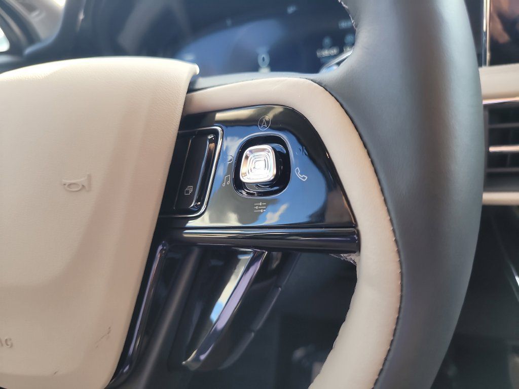 Used 2026 Lincoln Corsair Reserve FWD image 27