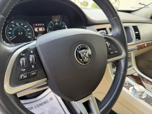 Used 2015 Jaguar XF Premium RWD image 18