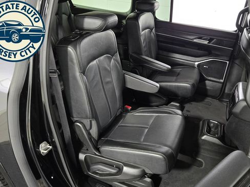 Used 2024 Jeep Wagoneer L Series II AWD/4WD image 42
