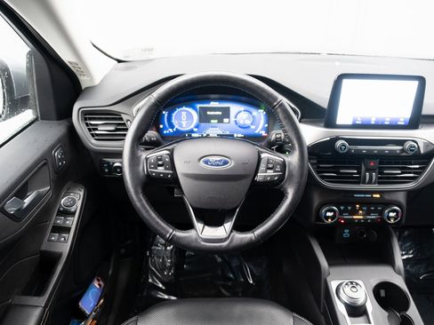 Used 2021 Ford Escape Titanium image 2