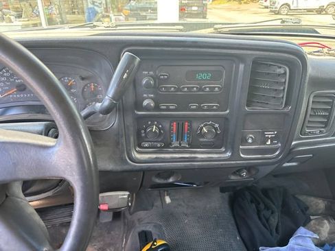 Used 2007 Chevrolet Silverado 2500 W/T w/ Snow Plow Prep Package AWD/4WD image 4
