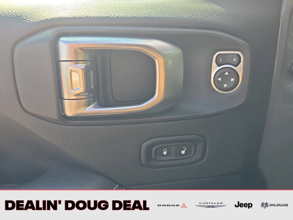 Used 2020 Jeep Gladiator Overland AWD/4WD image 11