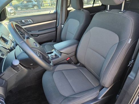 Used 2018 Ford Explorer XLT AWD/4WD image 17