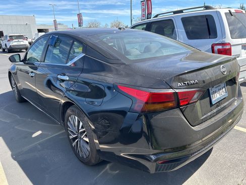 Used 2023 Nissan Altima 2.5 SV image 3