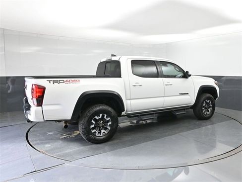 Used 2019 Toyota Tacoma TRD Off-Road image 15