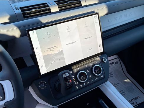 New 2026 Land Rover Defender 110 X-Dynamic SE image 27