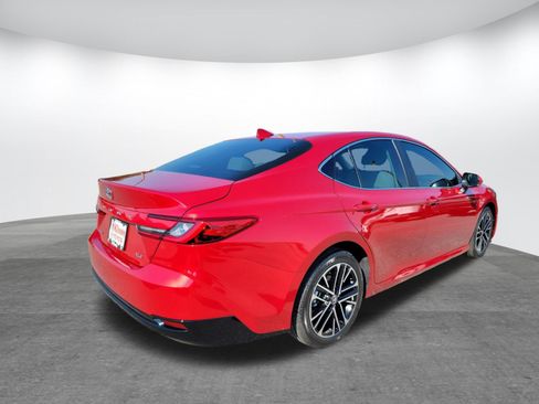 Used 2026 Toyota Camry XLE FWD image 5