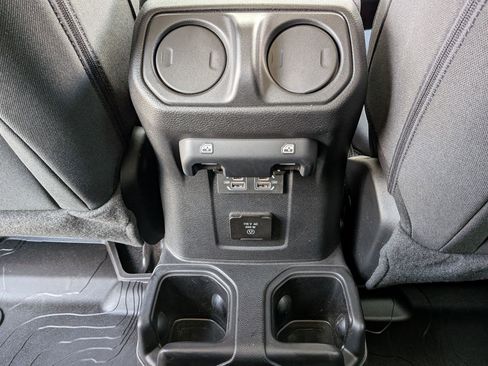 Certified 2022 Jeep Gladiator Willys image 32