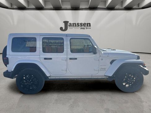 Used 2024 Jeep Wrangler Sahara image 5