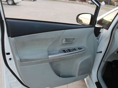 Used 2012 Toyota Prius V Two image 20