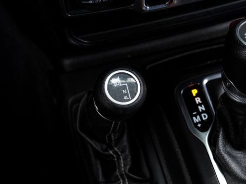 Used 2022 Jeep Wrangler Unlimited Sahara AWD/4WD image 33