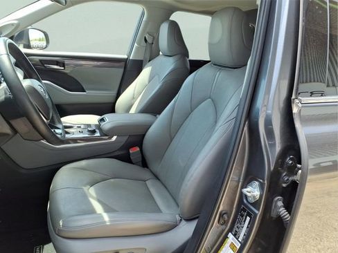 Used 2022 Toyota Highlander Limited AWD/4WD image 12