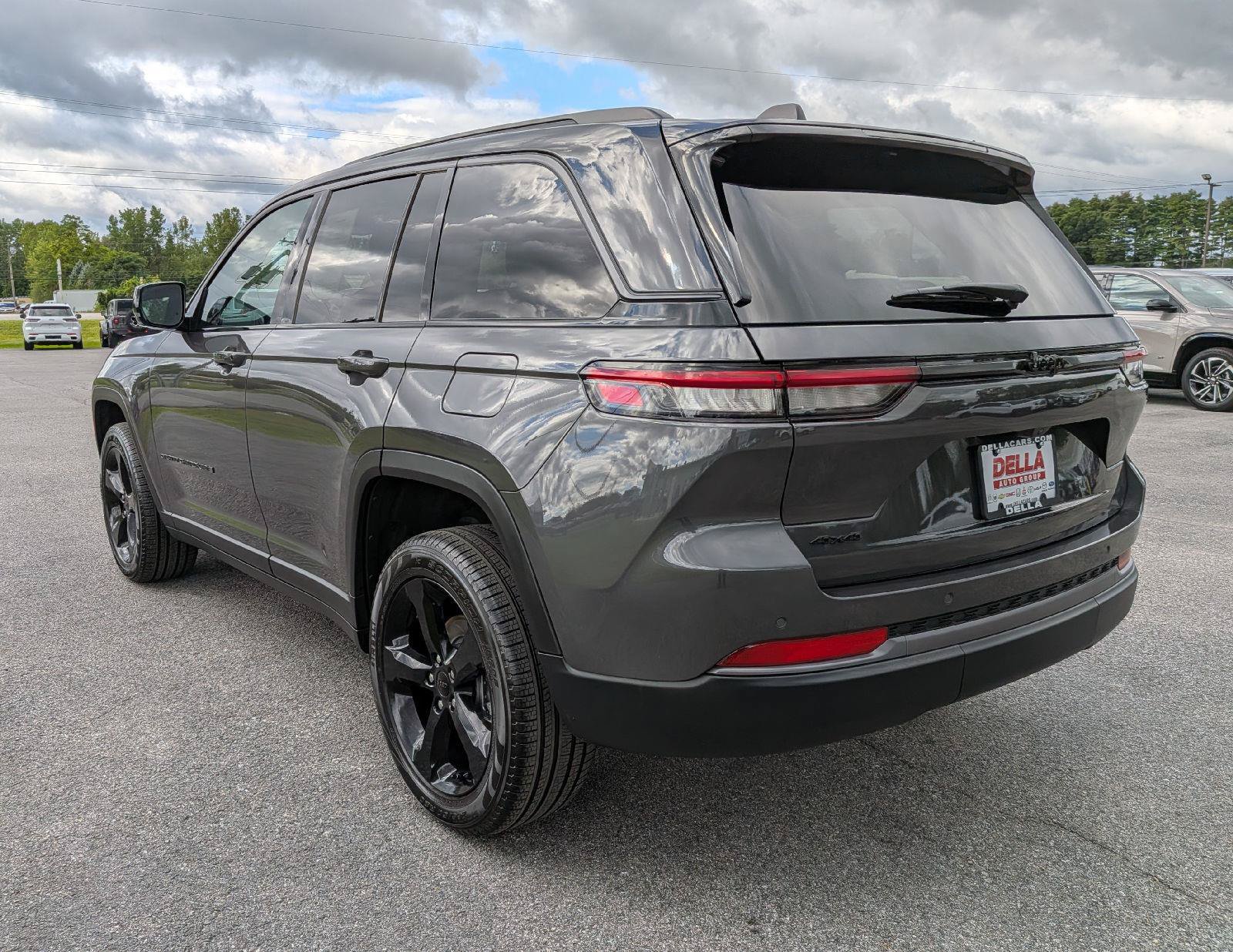 Used 2026 Jeep Grand Cherokee Limited w/ Limited Altitude Package AWD/4WD image 8