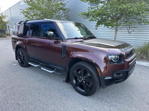 Used 2023 Land Rover Defender 130 X-Dynamic SE image 4