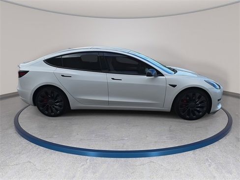 Used 2022 Tesla Model 3 Performance image 5