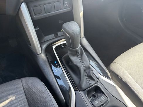 Used 2025 Toyota Corolla Cross LE image 41