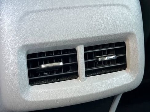 Used 2023 GMC Terrain SLT AWD/4WD image 15