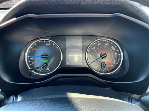 Used 2022 Toyota RAV4 XLE image 25