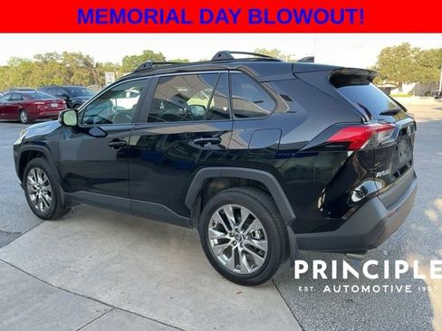Used 2021 Toyota RAV4 XLE Premium FWD image 4