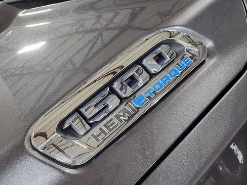 Used 2024 RAM 1500 Laramie AWD/4WD image 26
