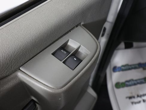 Used 2016 Chevrolet Express 2500 RWD image 23