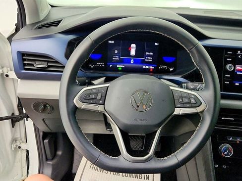 Used 2023 Volkswagen Taos SE w/ Panoramic Sunroof Package image 14